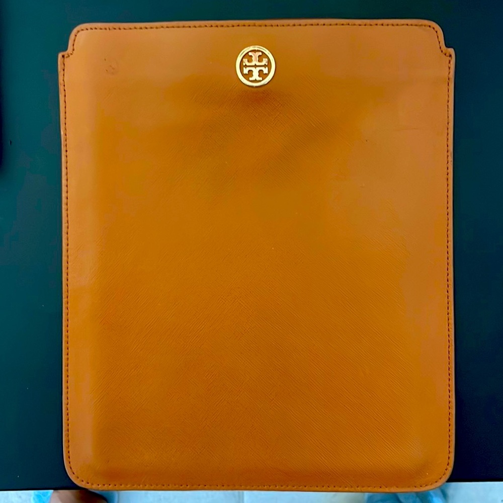 Tory Burch IPAD TAN Dimensions 10”x8.5”x 1.5” Case Cover Saffiano Leather.